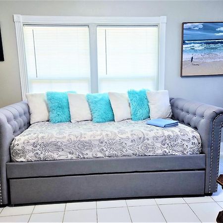 Casaazul-2605A-Couples Retreat By Beach & Pleasure Pier 1 Block Away- 2Bed 2Bath- 7 Minutes To Cruise Terminal Galveston Exterior foto